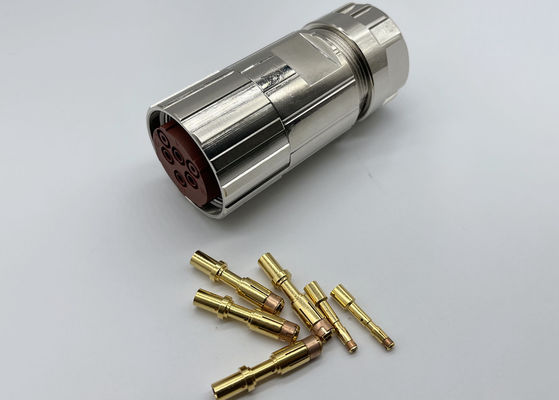 Działający na zewnątrz, o szerokości nieprzekraczającej 10 mm